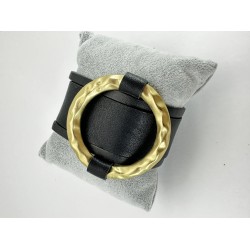 Siyah Deri Yuvarlak Desenli Bileklik